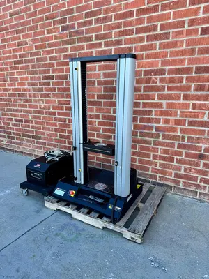 USED INSTRON 68TM-R / 5564 DUAL COLUMN TENSILE COMPRESSION TESTER