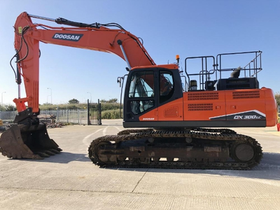USED 2018 Doosan DX300LC-5
