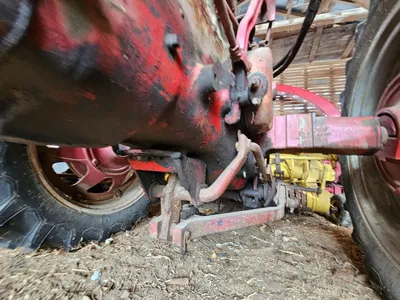 FARMALL 560 Tractor | Iron Listing (32)