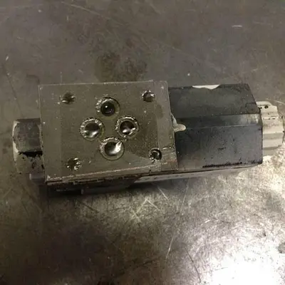 USED YUKEN DSG-01-2B11B-D24-50
