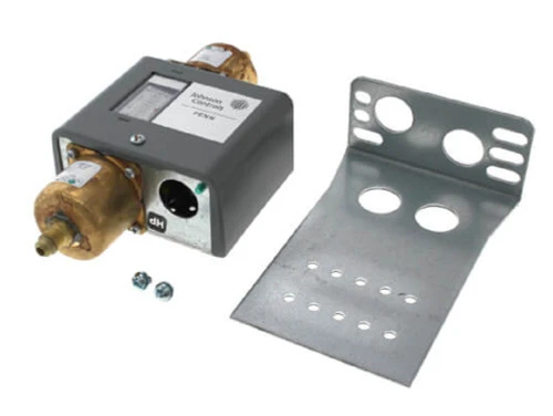 Johnson Controls P74FA-1C Differential Pressure Control, SPDT Differential, 1/4" [New]