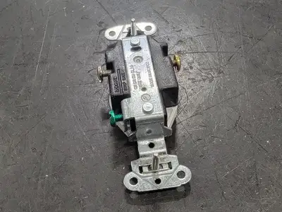 New | in-Stock PASS & SEYMOUR 5251-W Switchgears British Columbia CA | Lenmark #244588
