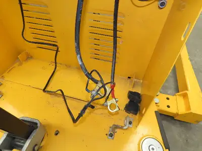 Used ULINE _UNKNOWN_ Pallet Lifters Indiana US | Arrow Industrial #1366960