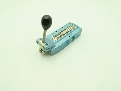 Skinner S3L0ACX2 Manual Directional Control Valve 5-Way 2 Pos 150PSI 1/4" NPT