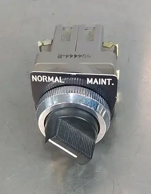 IDEC 604444-R Selector Switch Black Loc4E6