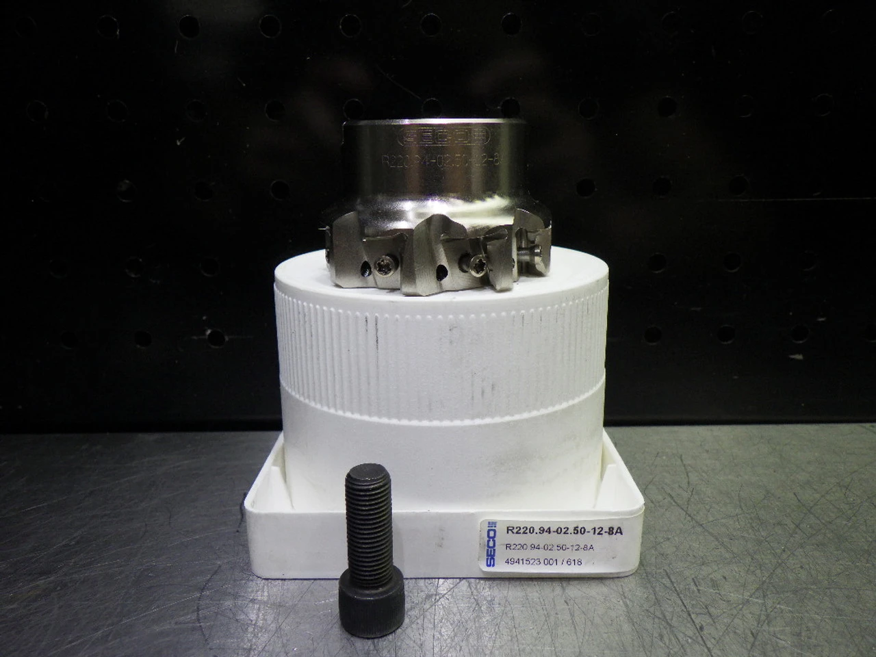 SECO 2.5"Coolant Thru Indexable Facemill 3/4" Arbor R220.94-02.50-12-8A (LOC1070A)