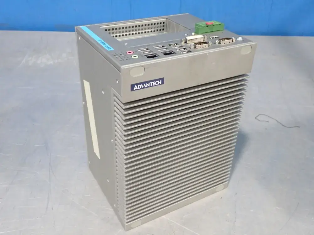 NEW ADVANTECH UNO3083G