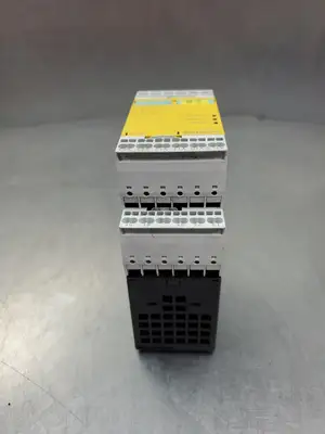USED Siemens SIRIUS 3TK2825-2BB40 SAFETY RELAY