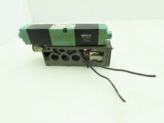 Numatics 082SS415M046P61 Double Acting Solenoid Valve Base 225-369B 24VDC