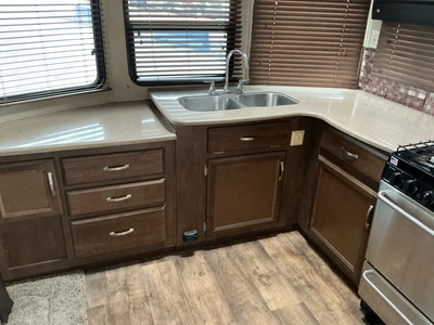 Used 2017 WILDWOOD LODGE 394FKDS Campers, Caravans, Motorhomes Michigan US | Miedema Asset Management Group #1402838