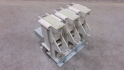 Joslyn Clark MVC77U032A50-76-X0405 USAVAC Vacuum Contactor 200 Amps 5kV Used