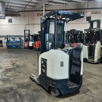 USED 2016 CROWN RR5725-45