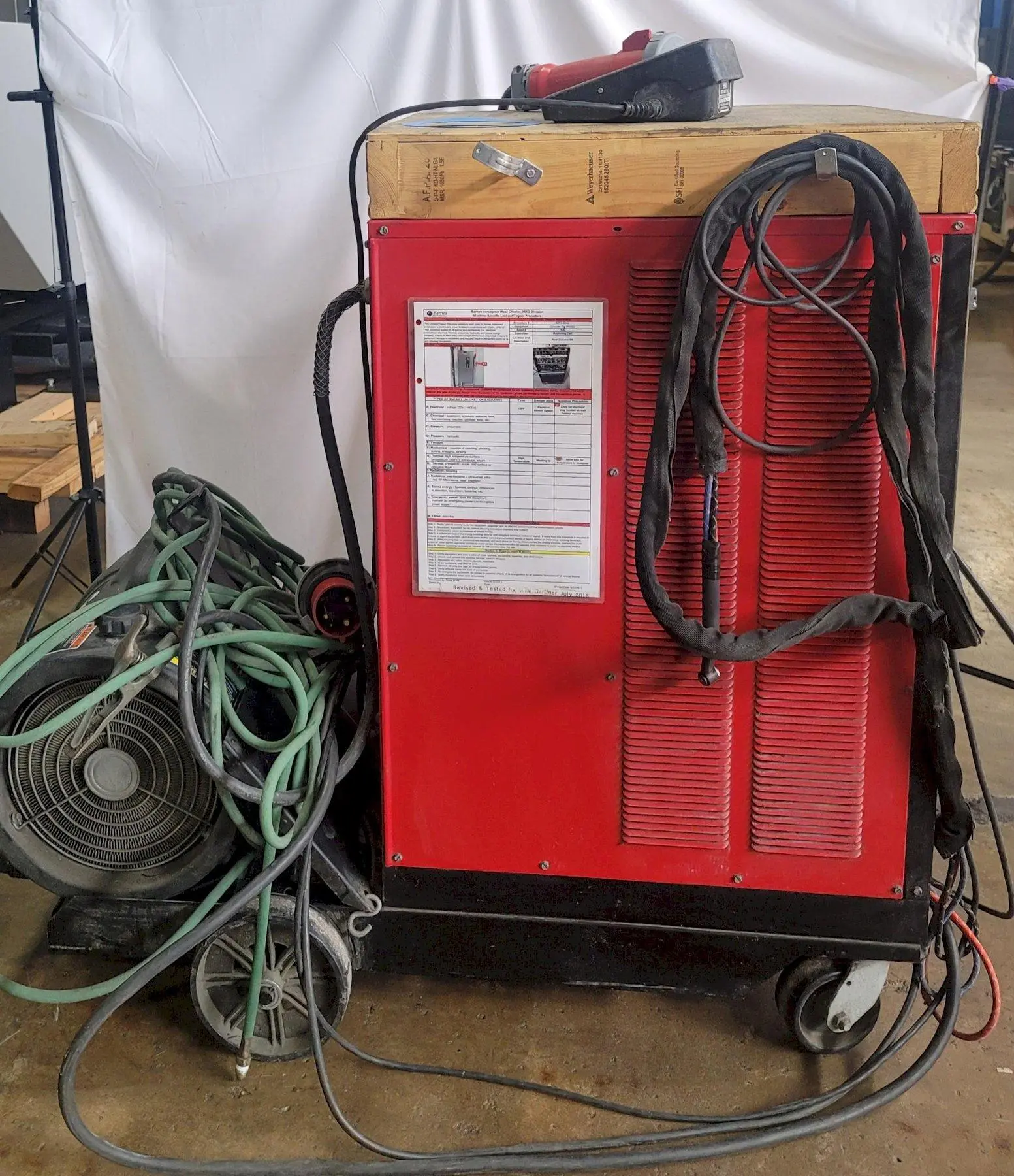 Used 1992 LINCOLN SQUARE WAVE TIG 355 Welders, Tig Q11111