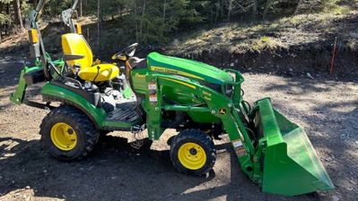 USED 2023 Deere 1025R