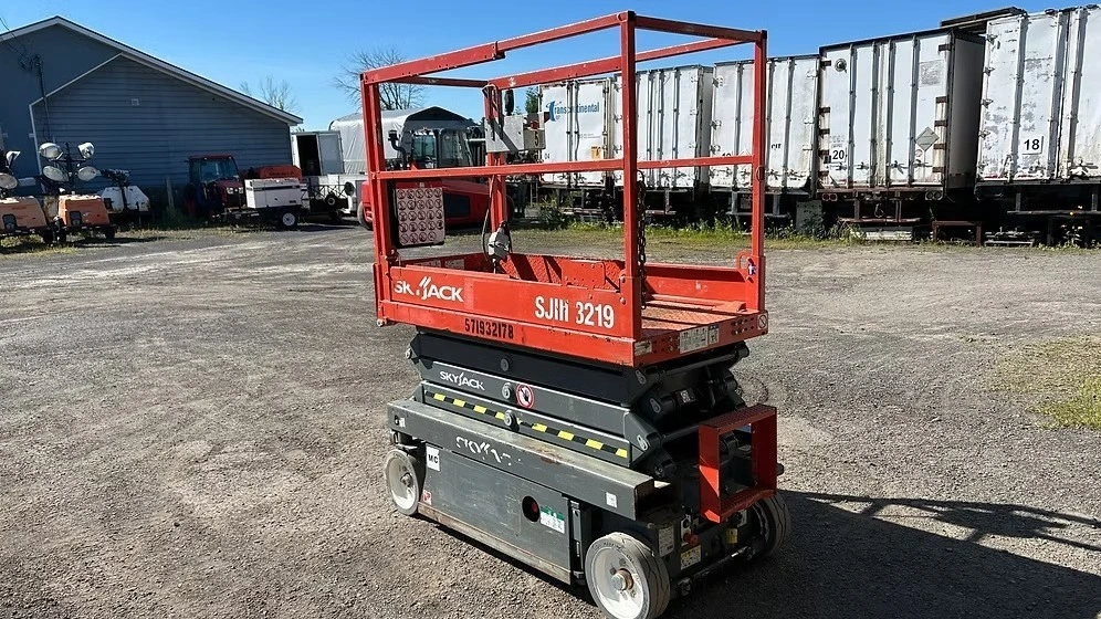 USED 2019 SKYJACK SJIII3219
