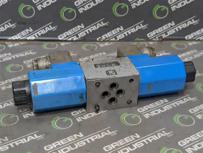Toyooki HD3-3W-BG1A-025A-WDD2 Directional Control Valve Dual 24VDC Coils Used