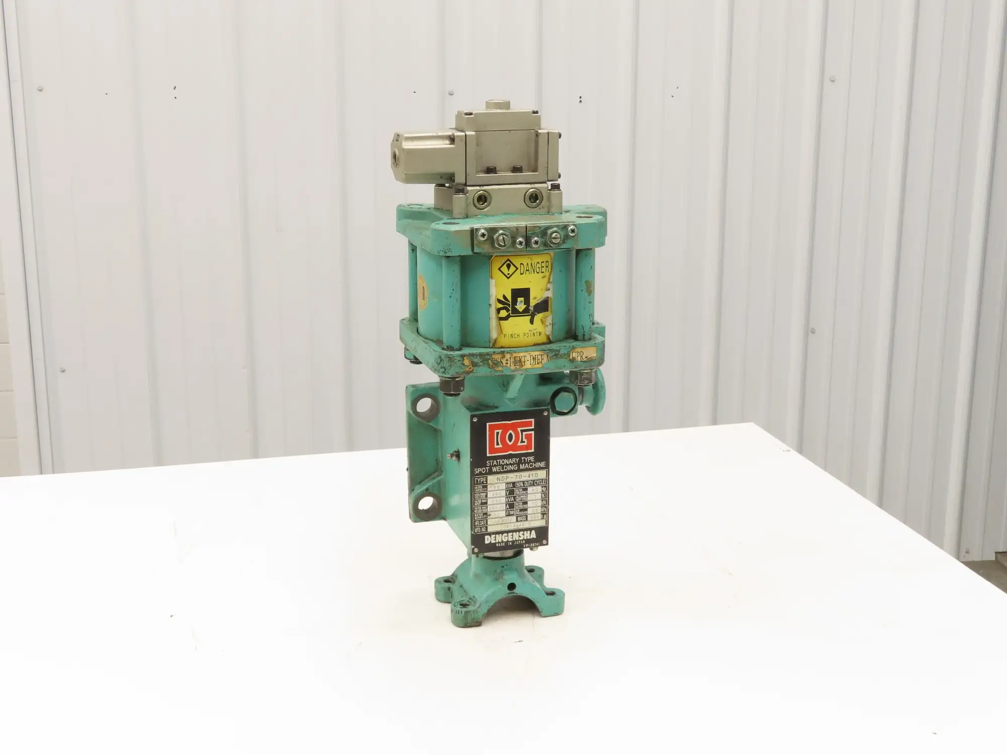 Used DG _UNKNOWN_ Pneumatic Cylinders | Arrow Industrial #612546