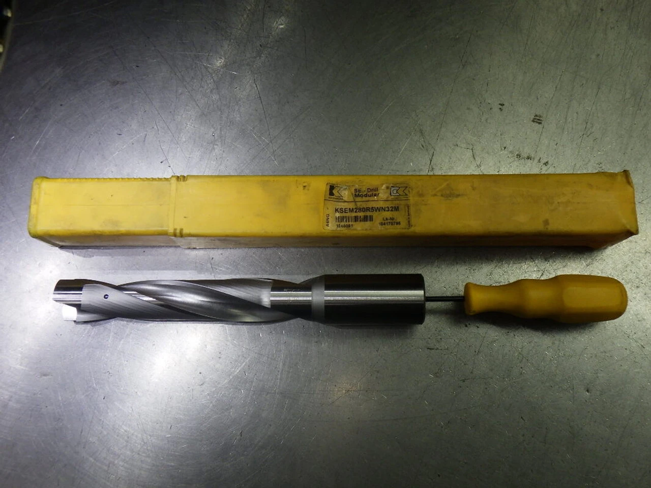 Kennametal 28mm Coolant Thru 5xD Drill 32mm Shank KSEM280R5WN32M (LOC2536)