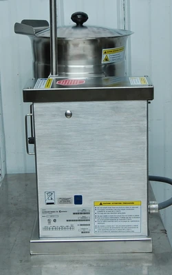 142-0165 Cleveland KET-3-T 3 Gallon Steam Jacketed Tilt Electric Soup Kettle