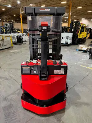 Used 2016 Raymond RSS40 Stackers New York US | United Lift #1445342