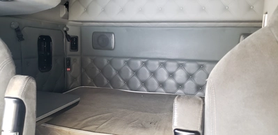 Used 2019 KENWORTH T680 WITH A 14.9L L6 DIESEL ENGINE. Conventional trucks Michigan US | Miedema Asset Management Group #1340423