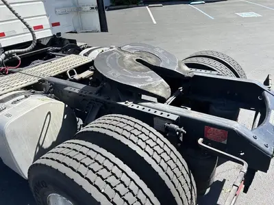 USED 2022 VOLVO VNR42T300