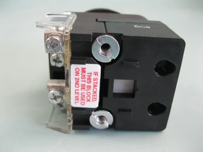 USED Allen-Bradley 800H-QRAH2BA2
