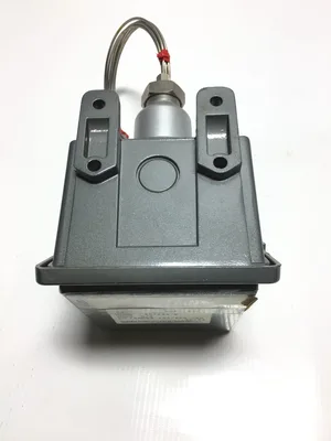 United Electric F402 -8BS Temperature Switch 50/650 Degrees