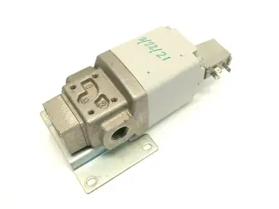 USED SMC COOLANT MEDIA VALVE 2-WAY