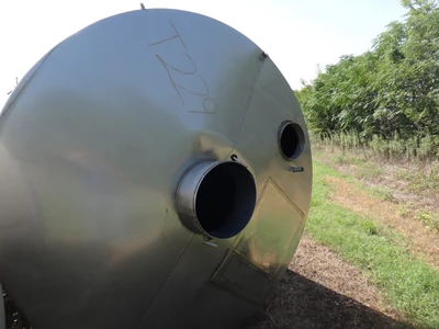 4,390 Gallon Stainless Steel Vertical Tank