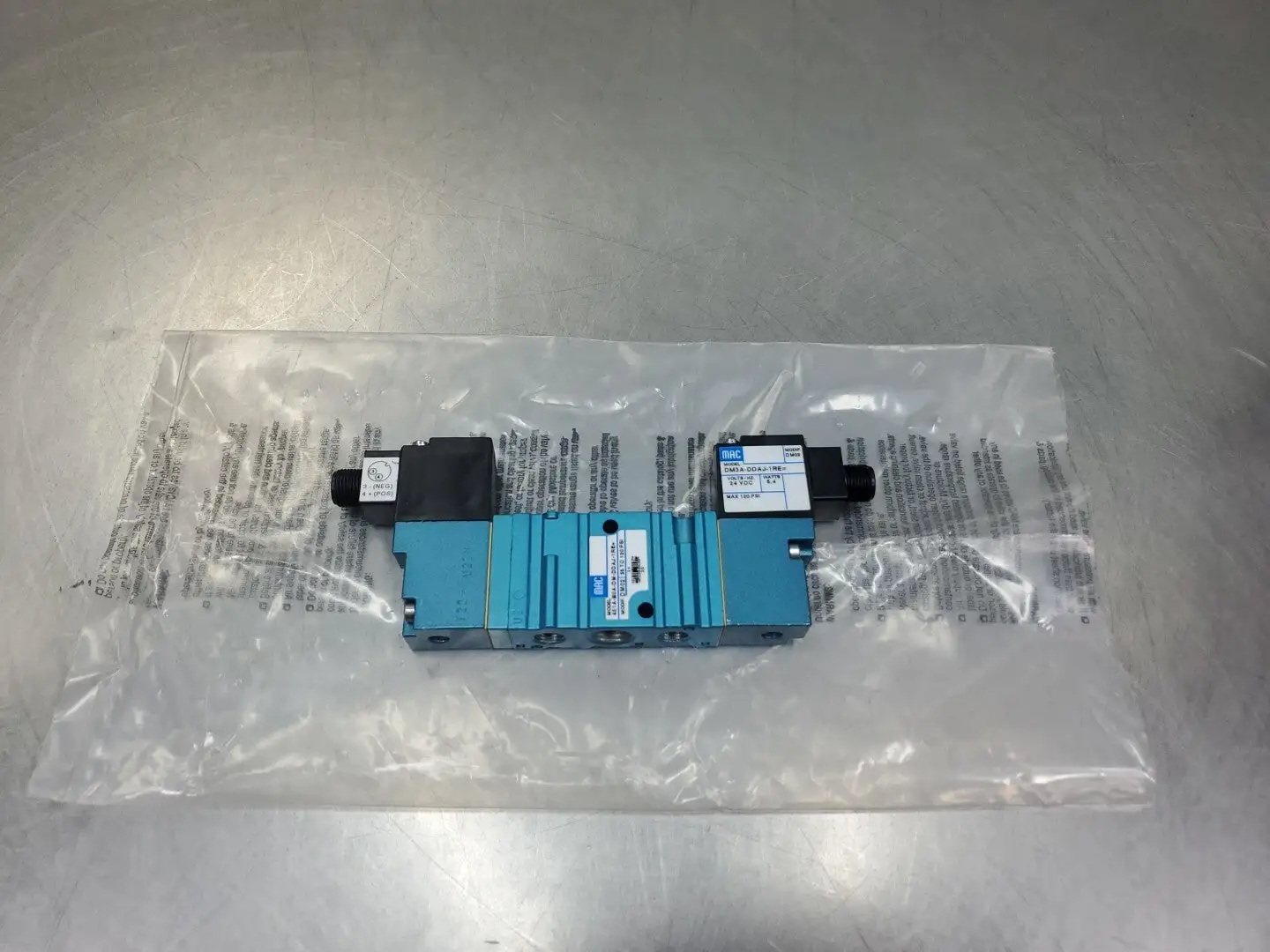 MAC 451A-B0A-DM-DDAJ-1RE= Solenoid Valve w/2 DM3A-DDAJ-1RE= Module. 6A-12