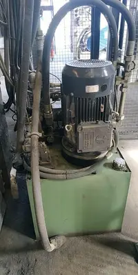 2018 guillotine with 4 bale capacity and automatic pusher