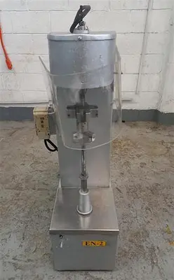 De Vecchi semiautomatic capper