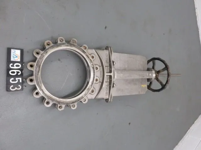 TL 18" knife gate valve, Hand Wheel Operated