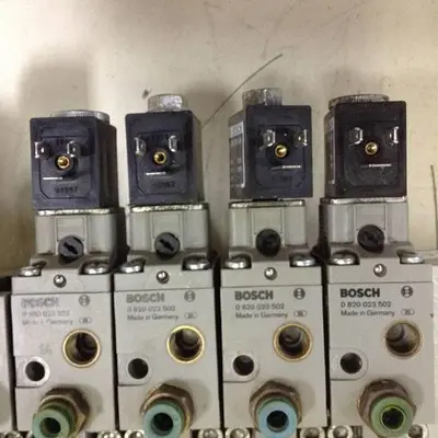 USED BOSCH 0 820 023 502 / MANIFOLD