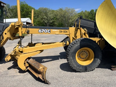 USED 2004 JOHN DEERE 670C SERIES 2