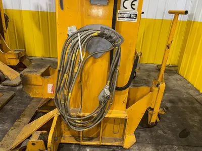 (4) 20 TON (160,000 LBS TOTAL) RAILWAY / NEUERO HEAVY DUTY MOBILE VERTICAL LIFT JACKS: YOBRO #24229