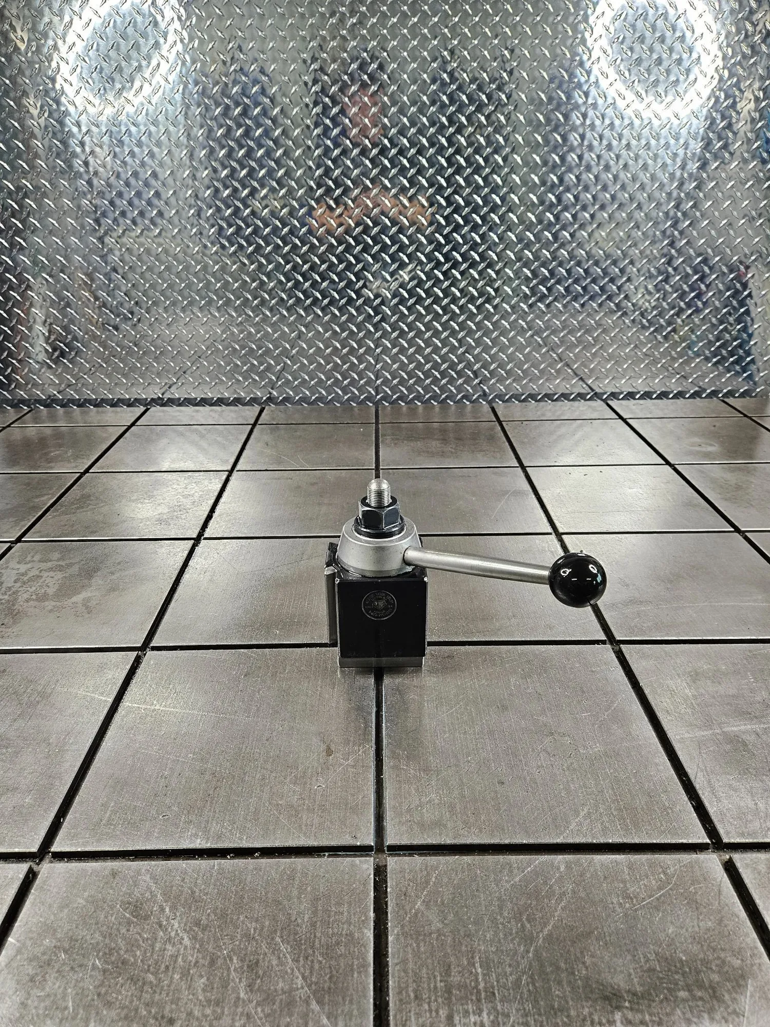 USED ALORIS CA TOOL POST