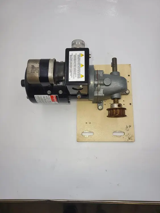 Used DAYTON DAYTON 1LPZ1 GEARMOTOR,9.5 RPM,200TORQUE,115/230V & MATCHING GEAR BOX Gearmotors | ND Industrial Surplus #1211440