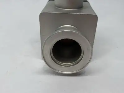 USED VARIAN RIGHT ANGLE BLOCK BELLOWS VALVE, MANUAL KNOB NW25 H/O