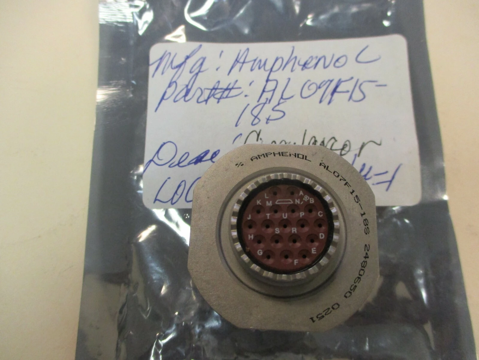 NEW Amphenol AL07F15-18S