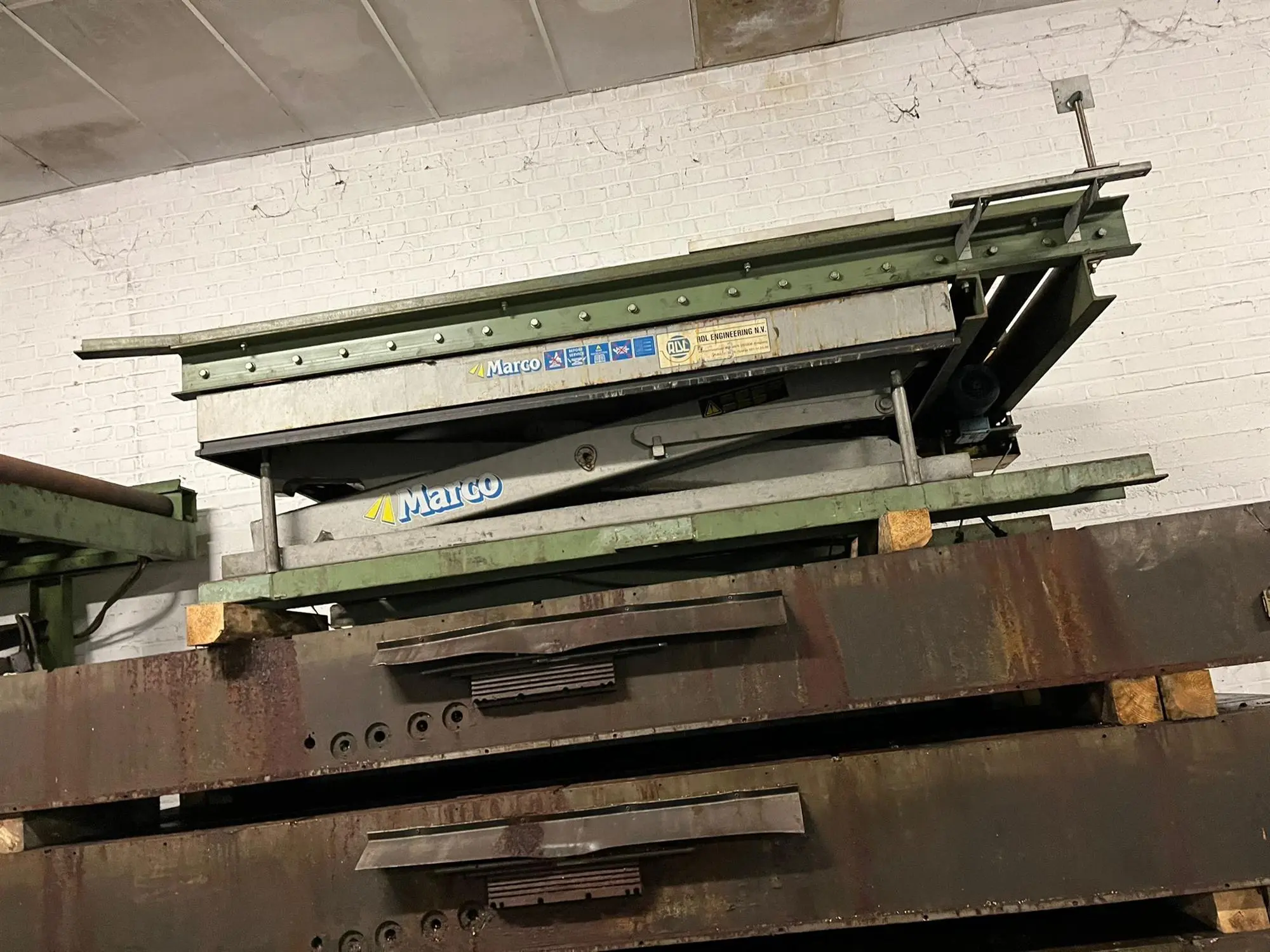 USED MARCO SCISSOR LIFT