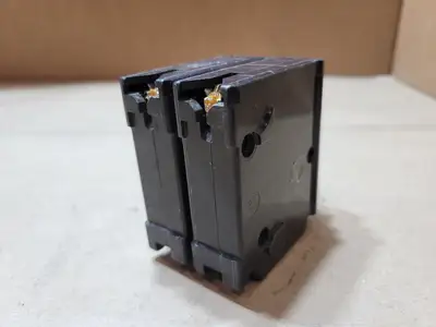Used SCHNEIDER ELECTRIC CHOM220 Circuit Breakers British Columbia CA | Lenmark #1488962
