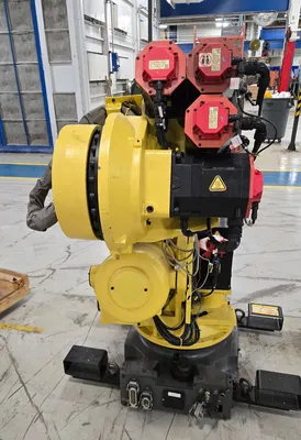 USED 2011 FANUC R-2000IB/175L