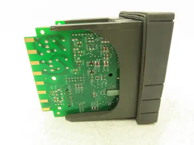 Honeywell UDC2300 Mini-Pro Temperature Controller DC230L-E0-00-10-0A00000-20-0