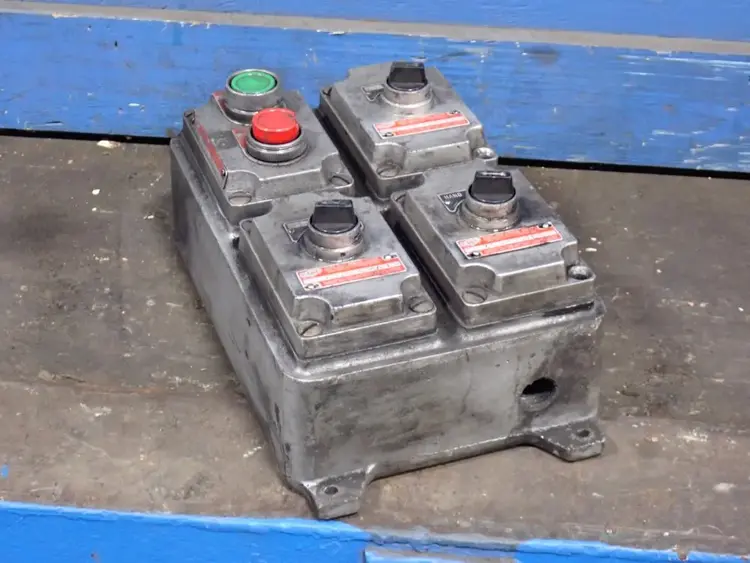 Used KILLARK XCSS2A1 / XCSS3C5 Electrical Controls | HGR 24 #747561