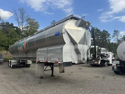 Used 2020 HENSLEY PNEUMATIC BULK FEED TRAILER Tanker Trailers Minnesota US | Carco Truck & Equipment #1513903