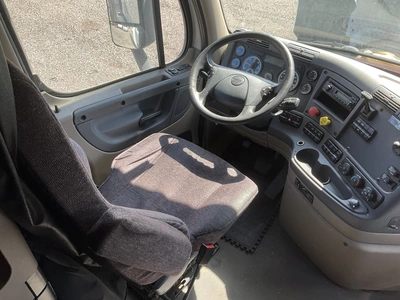 USED 2016 FREIGHTLINER CASDCADIA