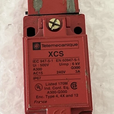 USED Telemecanique XCSA503