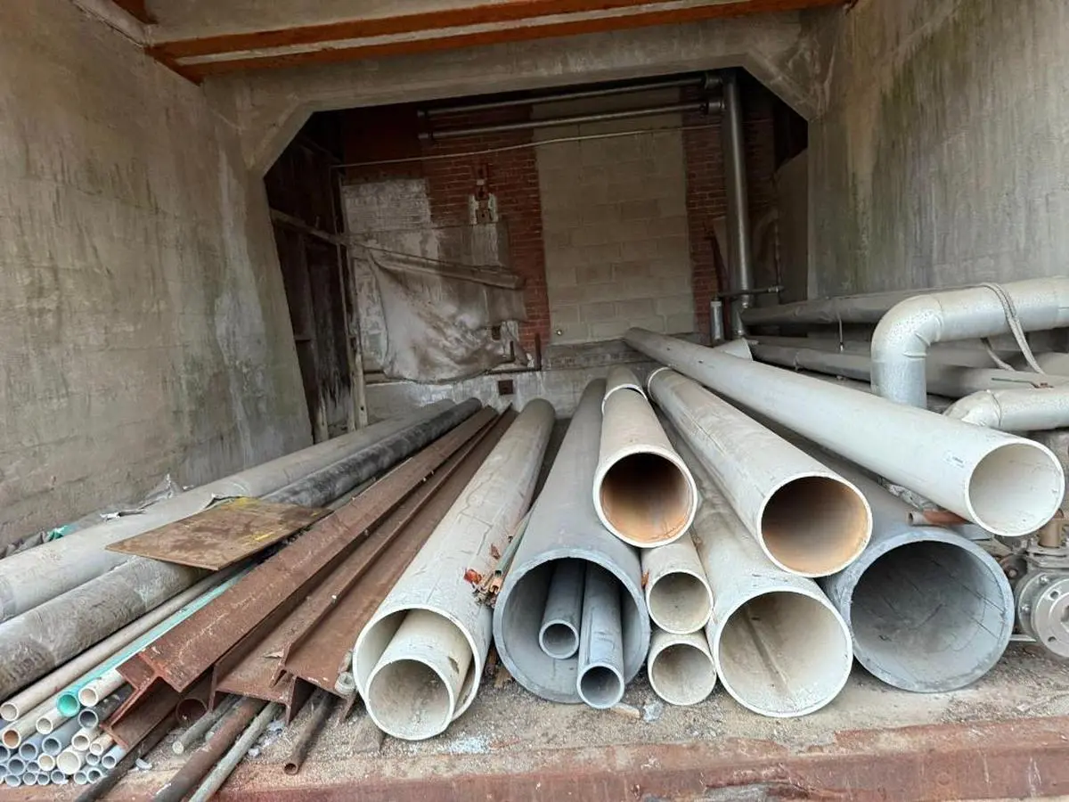 LARGE AMOUNT OF CAST, STAINLESS STEEL, ALUMINUM, GALVINIZED AND PVC PIPES